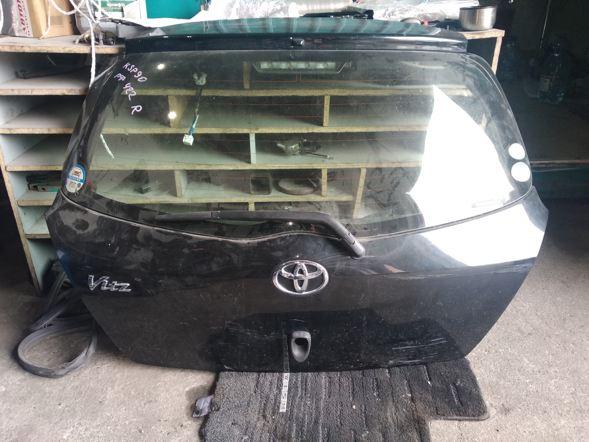 Полка багажника toyota vitz