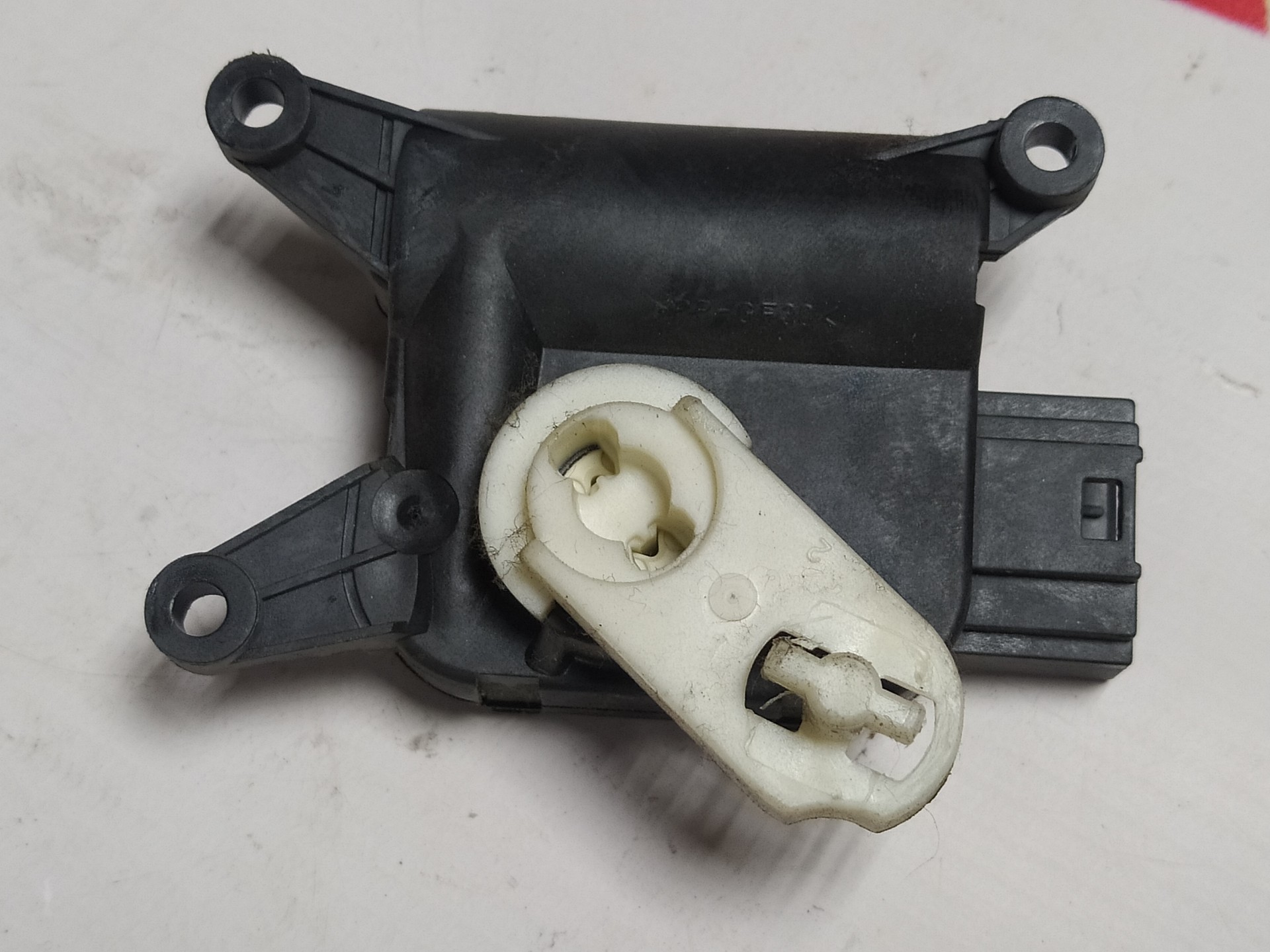Сервопривод заслонки отопителя vw t5 multivan. Сервопривод климат 6r0907511c. 3c0907511a. Сервопривод климат 6r0907511c. Где стоит сервопривод заслонки печки фольксваген жук 2014 года.