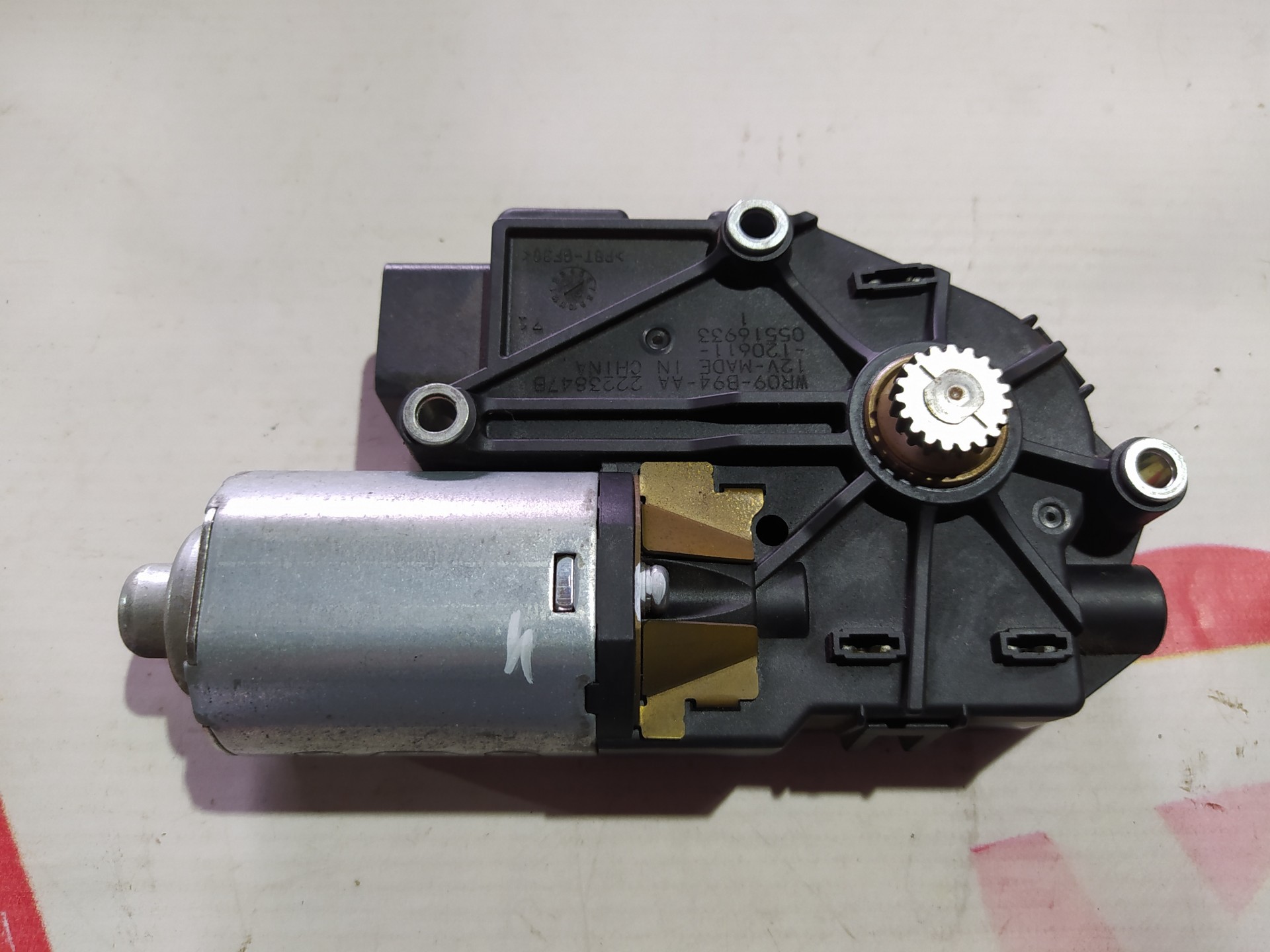 Моторчик люка мерседес w163. Моторчик люка 2 провода. Мотор люка. Моторчик люка соната yf. Моторчик люка ситрак c7h.