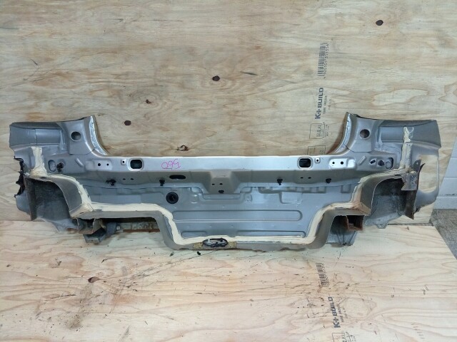 Задняя панель TOYOTA Vitz 