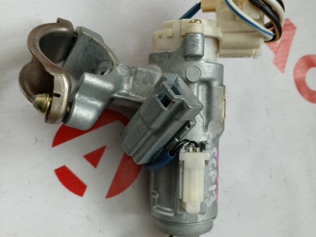 Замок зажигания TOYOTA Vitz 