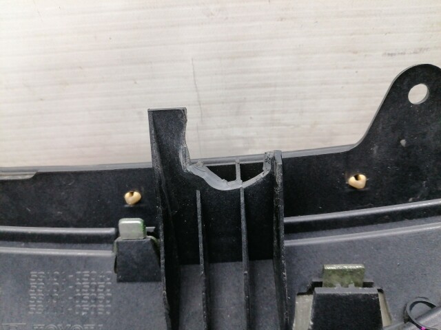 Решетка радиатора TOYOTA Avensis 