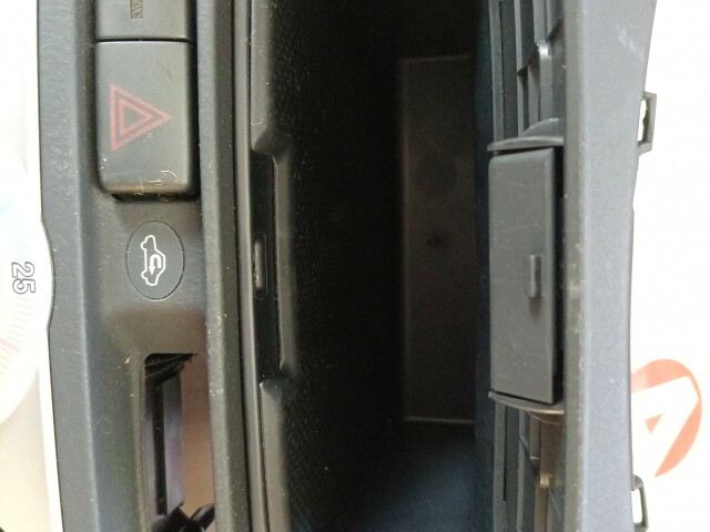 Блок управления печкой и кондиционером TOYOTA Vitz 