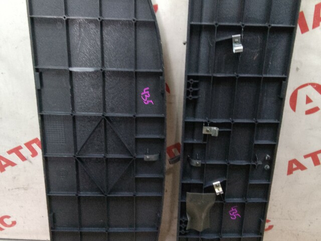 Обшивка багажника TOYOTA Ist 