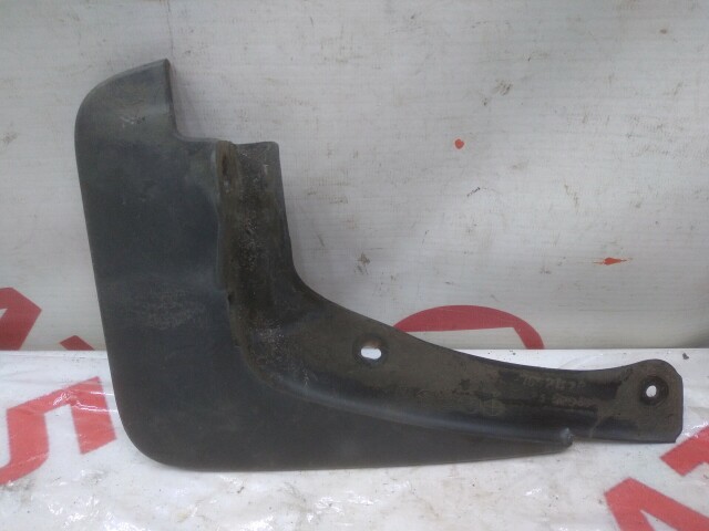 Брызговик TOYOTA Ist 