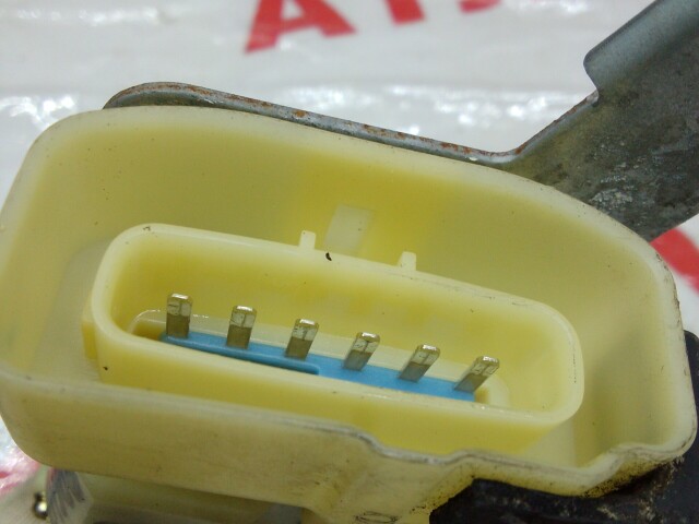 Замок двери TOYOTA Vitz 