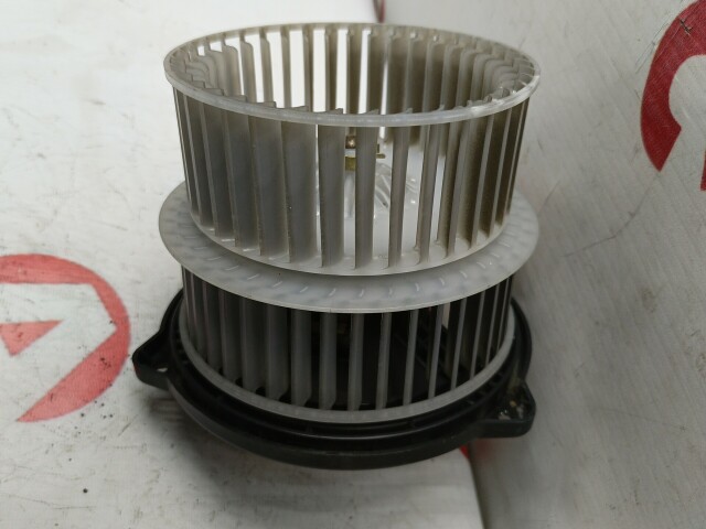 Моторчик печки TOYOTA Ist 