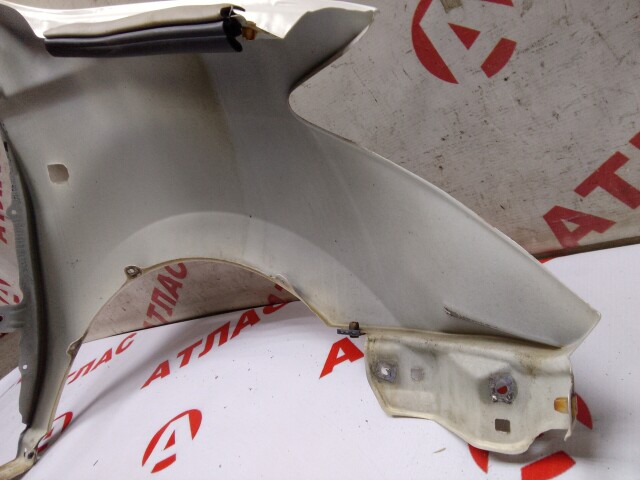 Крыло TOYOTA Ist 