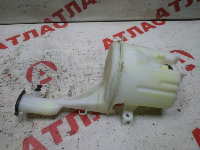 Бачок омывателя TOYOTA Platz 