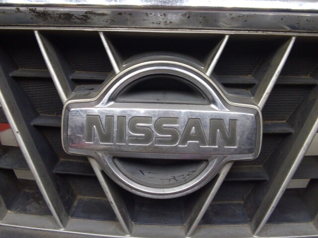 Решетка радиатора NISSAN Sunny 