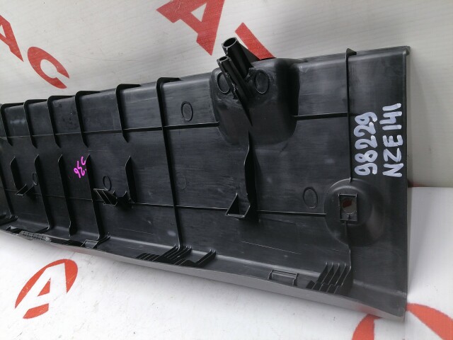 Накладка замка багажника TOYOTA Corolla Axio 