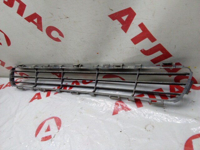 Решетка в бампер TOYOTA Avensis 