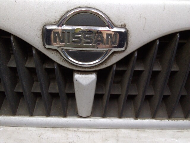 Решетка радиатора NISSAN Primera 