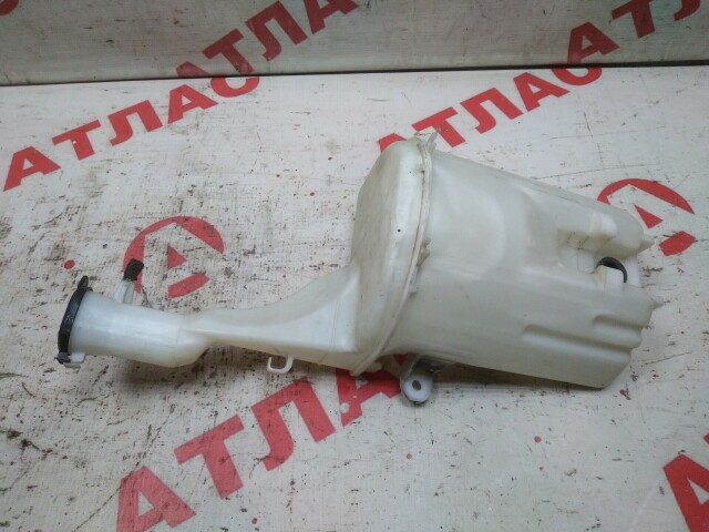 Бачок омывателя TOYOTA Platz 