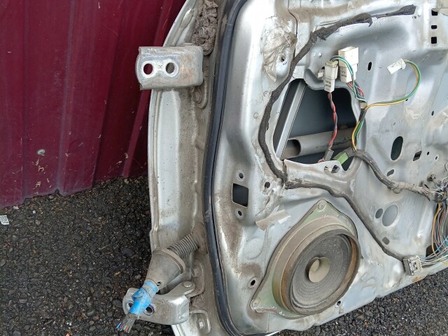 Дверь TOYOTA Sprinter 