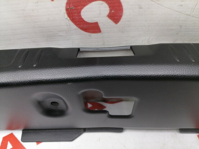 Накладка замка багажника NISSAN Primera 