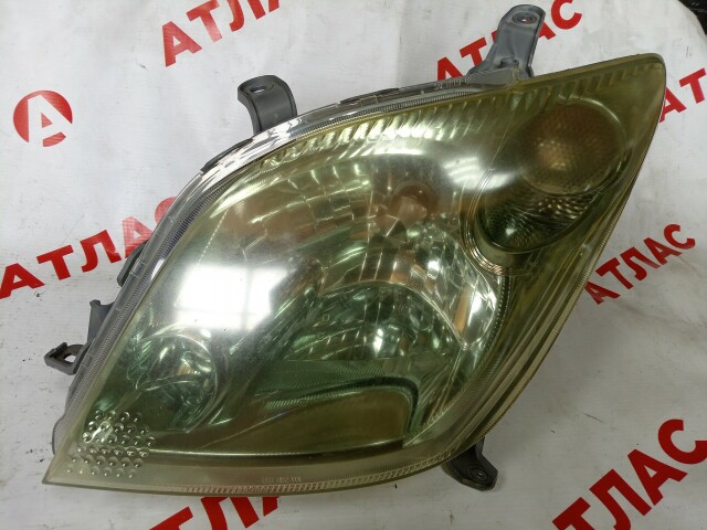 Фара TOYOTA Ist 