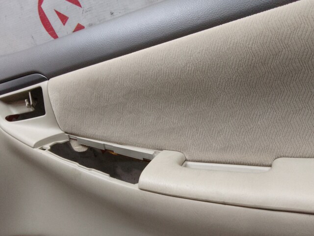 Обшивка двери TOYOTA Corolla 