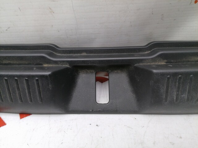 Накладка замка багажника TOYOTA Corolla Fielder 