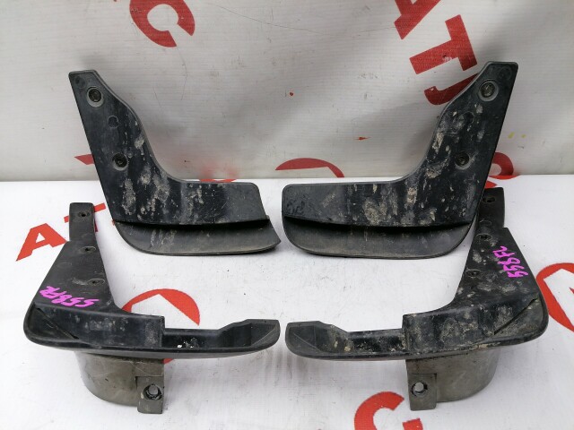 Брызговик NISSAN Sunny 