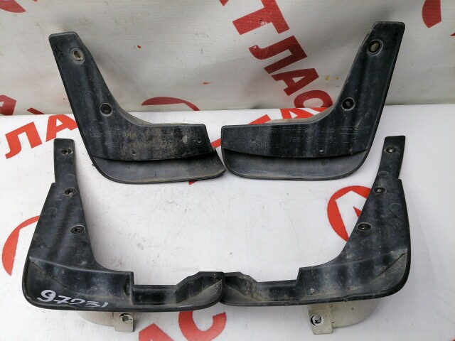 Брызговик NISSAN Sunny 