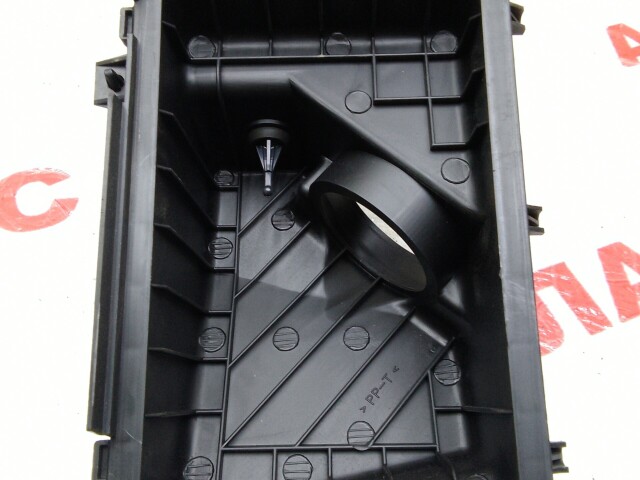 Корпус воздушного фильтра MAZDA Premacy 