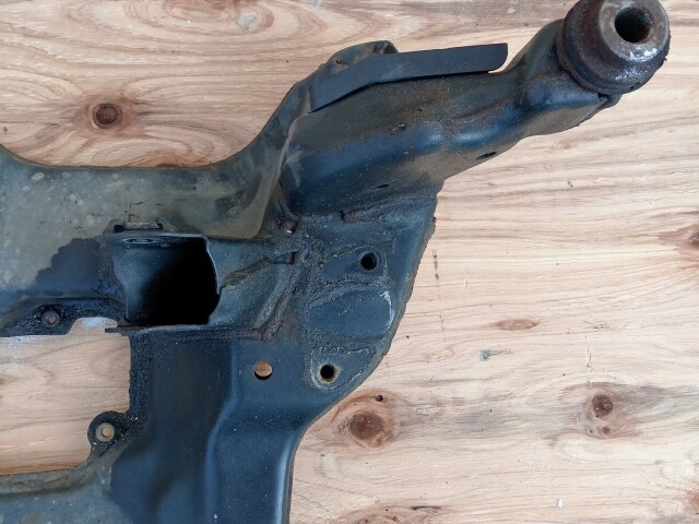 Балка поперечная NISSAN X-Trail 