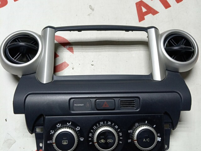 Блок управления печкой и кондиционером TOYOTA Ist 