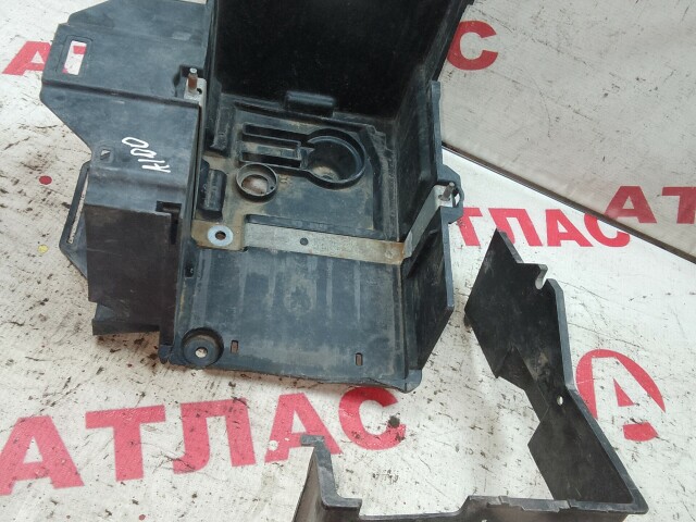 Крепление аккумулятора FORD Focus II 