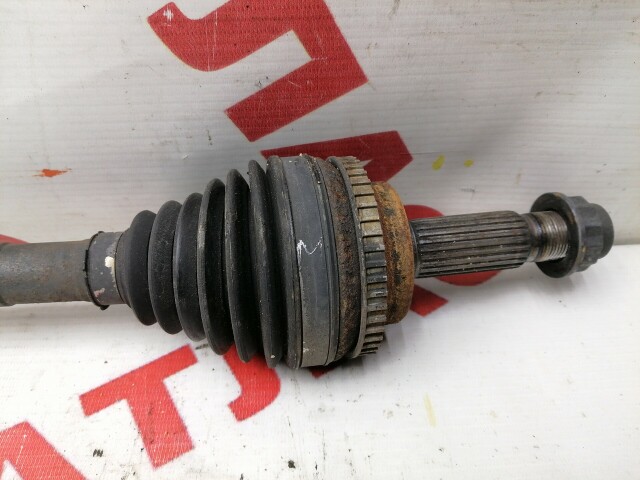 Привод короткий TOYOTA Ist 