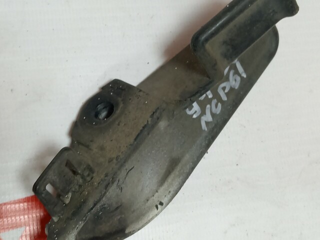 Брызговик TOYOTA Ist 