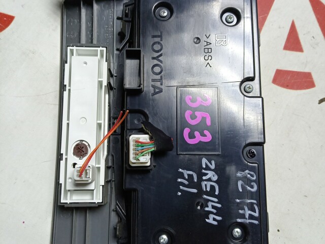 Блок управления печкой и кондиционером TOYOTA Corolla Fielder 