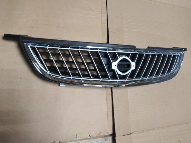 Решетка радиатора NISSAN Sunny 