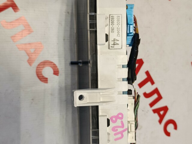 Щиток приборов TOYOTA Carina 