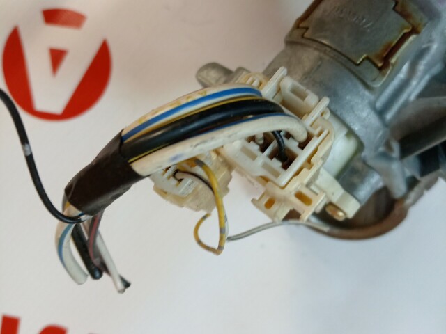 Замок зажигания TOYOTA Ist 