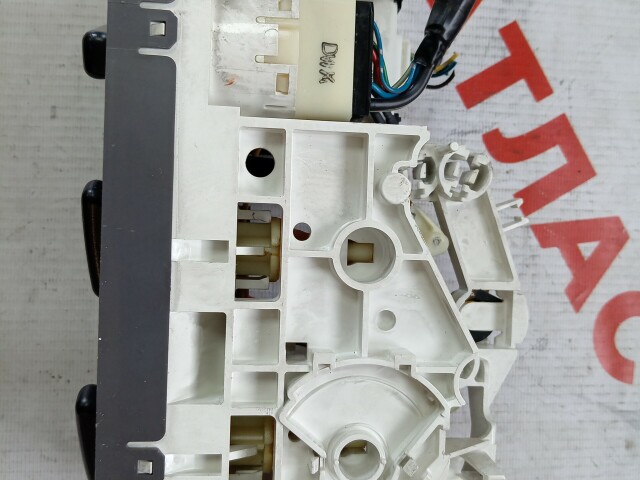 Блок управления печкой и кондиционером TOYOTA Corolla Spacio 