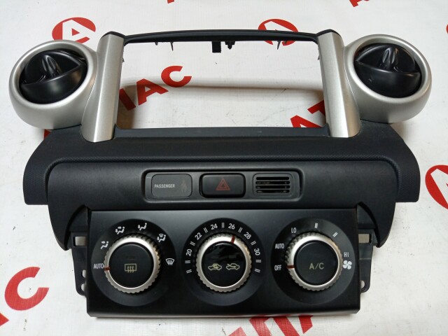 Блок управления печкой и кондиционером TOYOTA Ist 