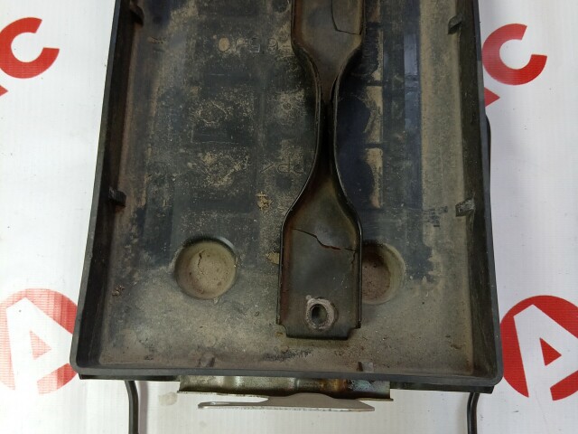 Крепление аккумулятора SUZUKI Escudo 