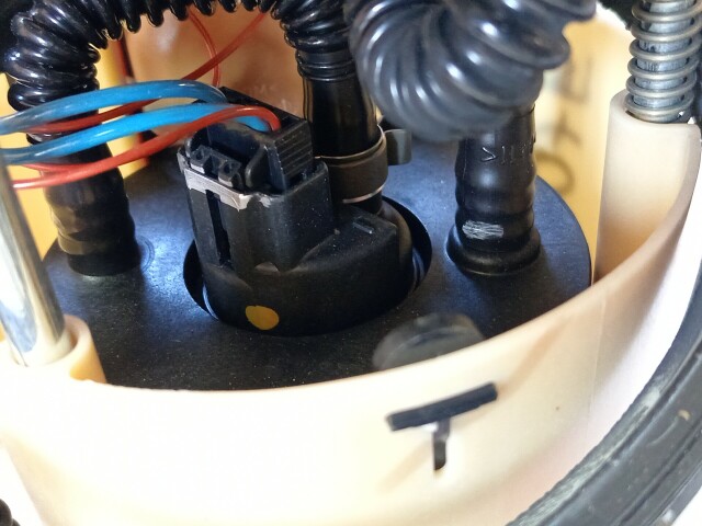 Бензонасос TOYOTA Avensis 