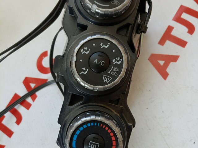 Блок управления печкой и кондиционером TOYOTA Ractis 