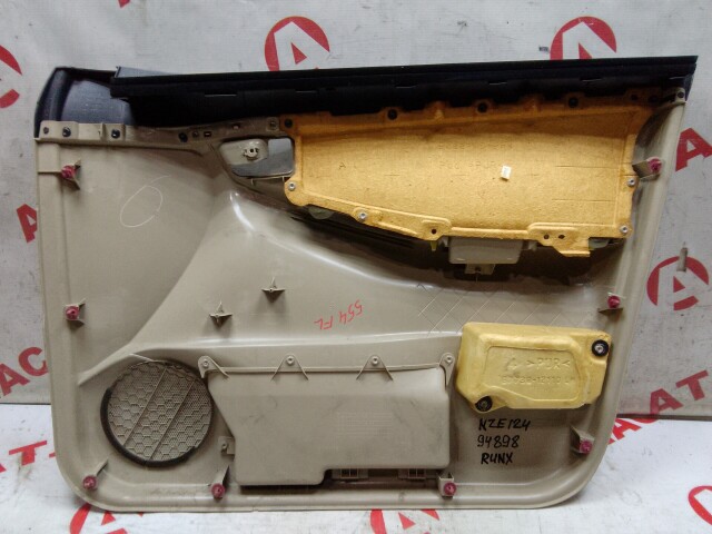 Обшивка двери TOYOTA Corolla Runx 