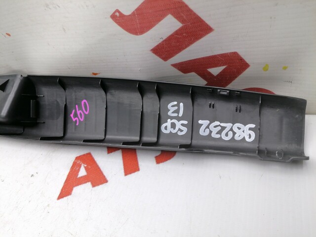 Накладка замка багажника TOYOTA Vitz 