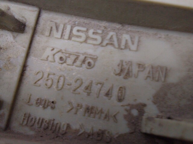 Отражатель в задний бампер NISSAN Avenir 