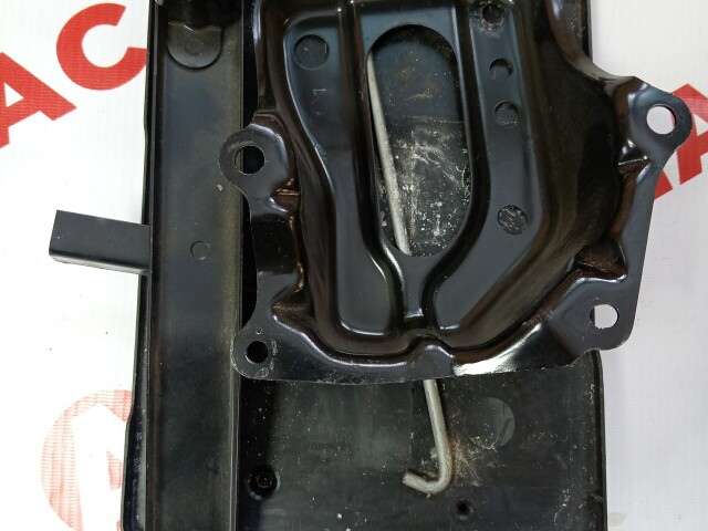 Крепление аккумулятора TOYOTA Avensis 