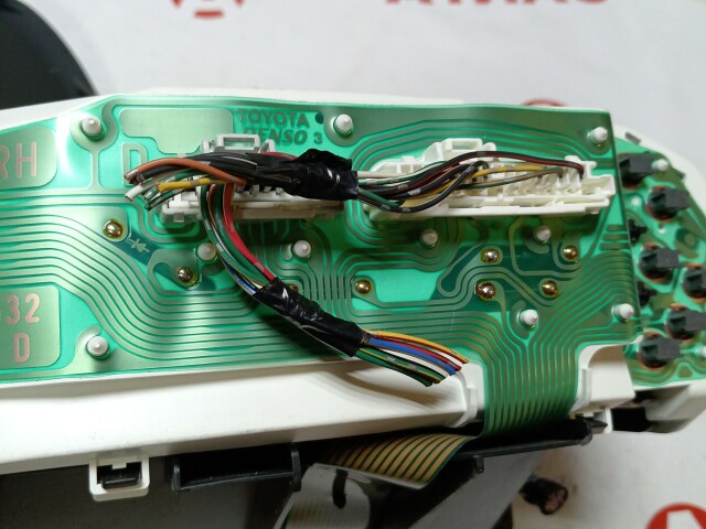 Щиток приборов TOYOTA Vitz 