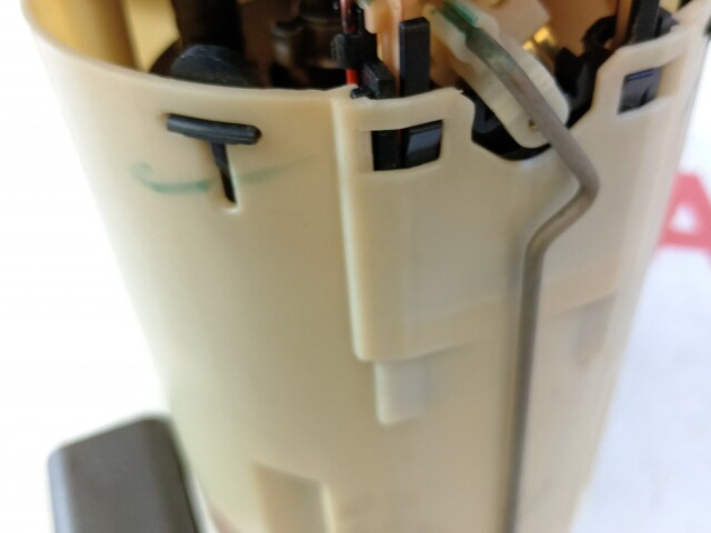 Бензонасос TOYOTA Avensis 