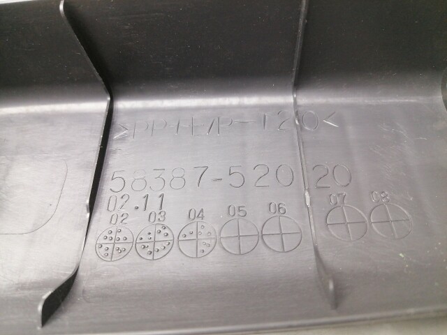 Накладка замка багажника TOYOTA Vitz 