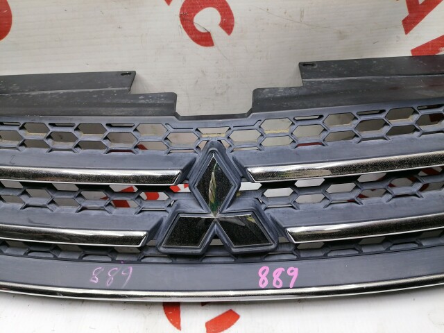 Решетка радиатора MITSUBISHI Outlander 