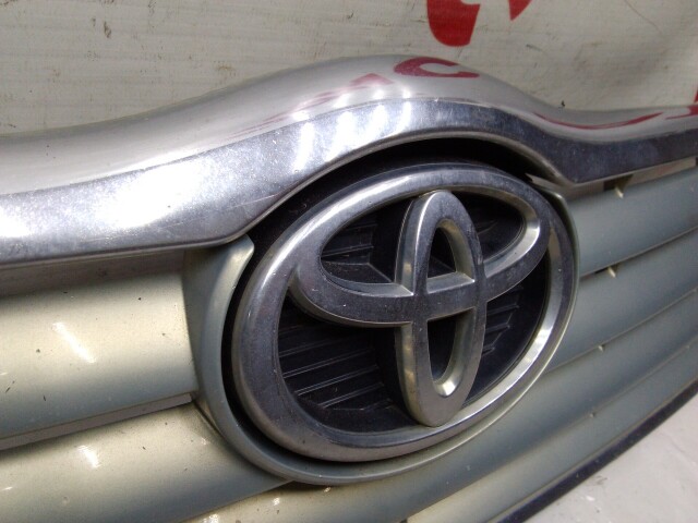 Решетка радиатора TOYOTA Avensis 