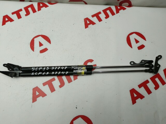 Амортизатор багажника TOYOTA Vitz 